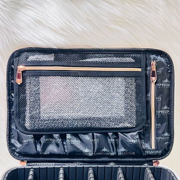 C'est La Vie Makeup Carry Case with Adjustable Dividers - Picture 4 of 5